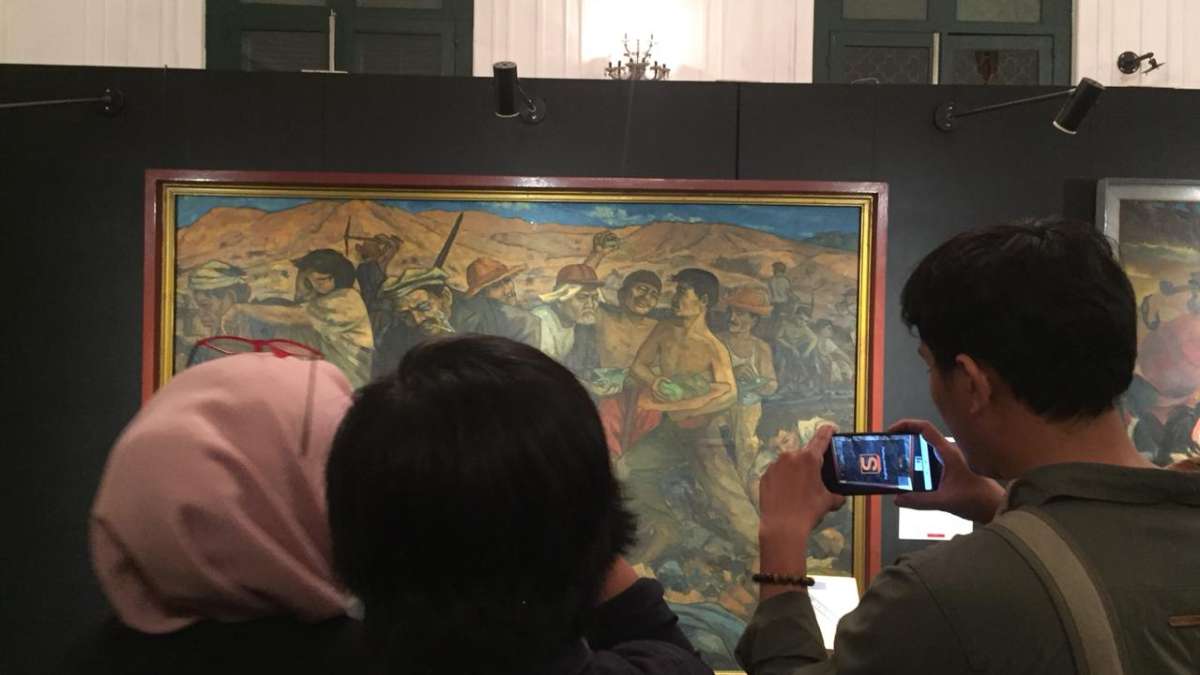 Gambar Artikel Lukisan Revolusi Yang Bisa Bergerak pada Pameran di Museum Seni Rupa dan Keramik